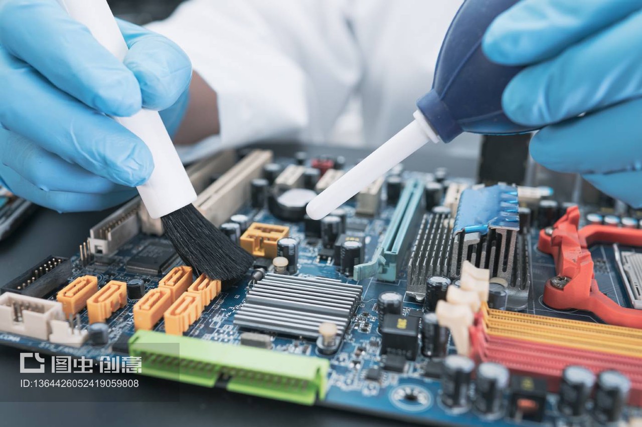 計(jì)算機(jī)維修與維護(hù) 技術(shù)人員的專業(yè)清潔與保養(yǎng)